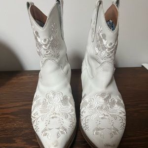 DINGO White Cowboy Boots